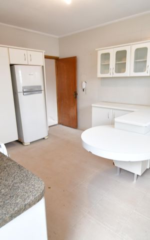 Casa para alugar com 659m², 4 quartos e 6 vagasCozinha
