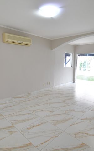 Casa para alugar com 659m², 4 quartos e 6 vagasSala