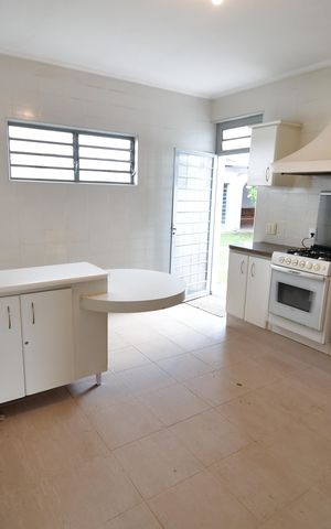 Casa para alugar com 659m², 4 quartos e 6 vagasCozinha