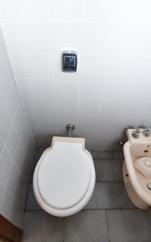 Casa para alugar com 659m², 4 quartos e 6 vagasBanheiro de serviço