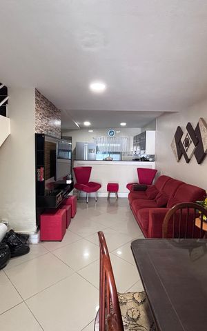 Casa de condomínio à venda com 135m², 3 quartos e 2 vagas Casa de condomínio à venda com 135m², 3 quartos e 2 vagasSala