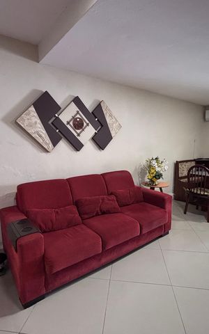 Casa de condomínio à venda com 135m², 3 quartos e 2 vagas Casa de condomínio à venda com 135m², 3 quartos e 2 vagasSala