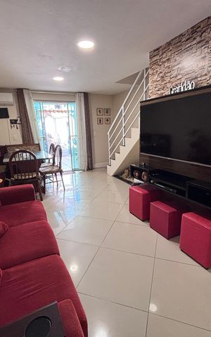 Casa de condomínio à venda com 135m², 3 quartos e 2 vagas Casa de condomínio à venda com 135m², 3 quartos e 2 vagasSala
