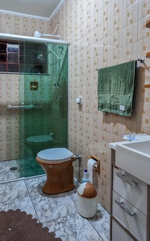 Casa à venda com 136m², 2 quartos e 2 vagas
