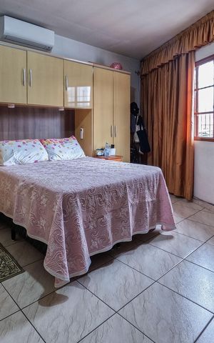Casa à venda com 136m², 2 quartos e 2 vagas