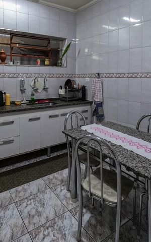 Casa à venda com 136m², 2 quartos e 2 vagas
