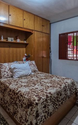 Casa à venda com 136m², 2 quartos e 2 vagas