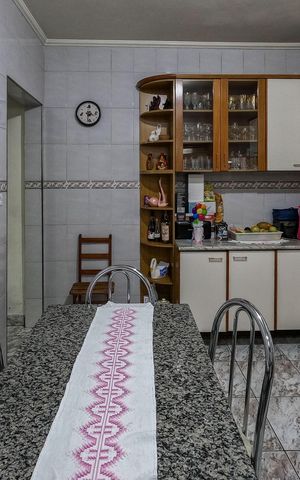 Casa à venda com 136m², 2 quartos e 2 vagas