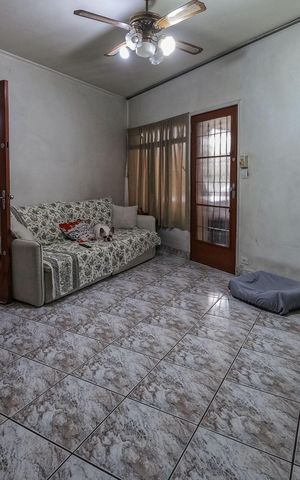 Casa à venda com 136m², 2 quartos e 2 vagas
