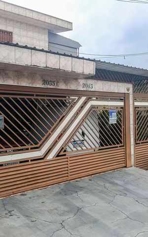 Casa à venda com 136m², 2 quartos e 2 vagas