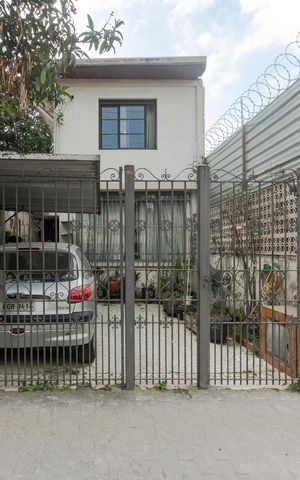 Casa para alugar com 118m², 3 quartos e 1 vaga Casa para alugar com 118m², 3 quartos e 1 vagaFachada