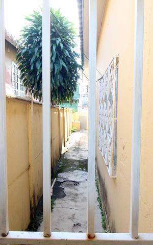 Casa à venda com 100m², 3 quartos e sem vagaQuintal - Corredor Lateral
