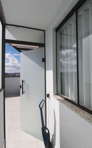Apartamento à venda com 100m², 2 quartos e 1 vagaÁrea de Serviço