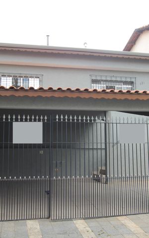 Casa à venda com 260m², 3 quartos e 2 vagasFachada