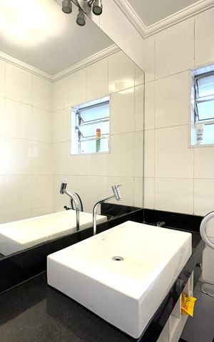 Casa à venda com 355m², 3 quartos e 4 vagas Casa à venda com 355m², 3 quartos e 4 vagasLavabo