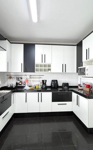 Casa à venda com 355m², 3 quartos e 4 vagas Casa à venda com 355m², 3 quartos e 4 vagasCozinha