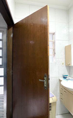 Casa à venda com 355m², 3 quartos e 4 vagas Casa à venda com 355m², 3 quartos e 4 vagasBanheiro da Edícula