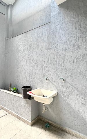 Casa à venda com 355m², 3 quartos e 4 vagas Casa à venda com 355m², 3 quartos e 4 vagasÁrea de Serviço da Edícula