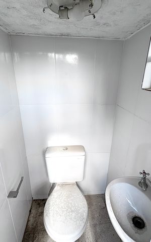 Casa à venda com 355m², 3 quartos e 4 vagas Casa à venda com 355m², 3 quartos e 4 vagasLavabo da Área Comum