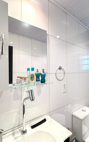 Casa à venda com 355m², 3 quartos e 4 vagas Casa à venda com 355m², 3 quartos e 4 vagasBanheiro da Suíte