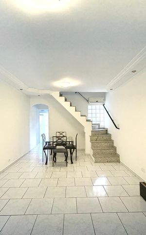 Casa à venda com 355m², 3 quartos e 4 vagas Casa à venda com 355m², 3 quartos e 4 vagasSala