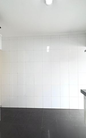 Casa à venda com 355m², 3 quartos e 4 vagas Casa à venda com 355m², 3 quartos e 4 vagasCozinha
