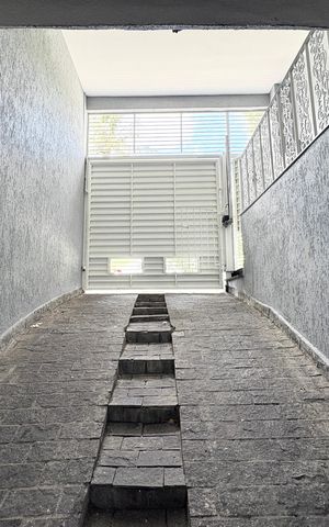 Casa à venda com 355m², 3 quartos e 4 vagas Casa à venda com 355m², 3 quartos e 4 vagasGaragem