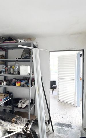 Casa à venda com 355m², 3 quartos e 4 vagas Casa à venda com 355m², 3 quartos e 4 vagasQuarto de Serviço
