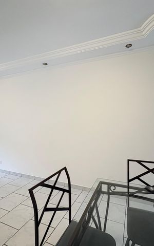 Casa à venda com 355m², 3 quartos e 4 vagas Casa à venda com 355m², 3 quartos e 4 vagasSala