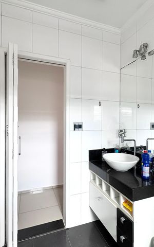 Casa à venda com 355m², 3 quartos e 4 vagas Casa à venda com 355m², 3 quartos e 4 vagasBanheiro