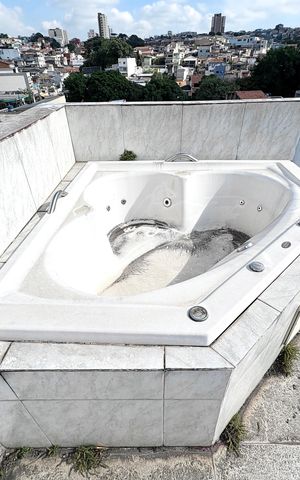 Casa à venda com 355m², 3 quartos e 4 vagas Casa à venda com 355m², 3 quartos e 4 vagasJacuzzi