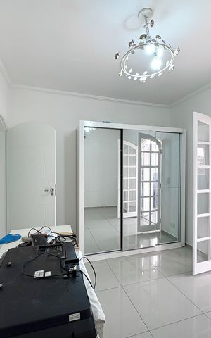Casa à venda com 355m², 3 quartos e 4 vagas Casa à venda com 355m², 3 quartos e 4 vagasQuarto