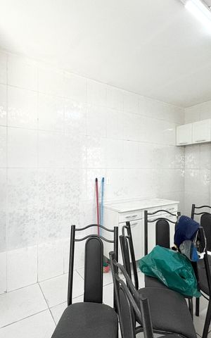 Casa à venda com 355m², 3 quartos e 4 vagas Casa à venda com 355m², 3 quartos e 4 vagasCozinha da Edícula