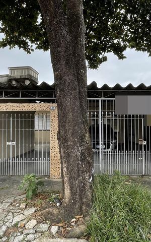 Casa à venda com 400m², 2 quartos e 2 vagas Casa à venda com 400m², 2 quartos e 2 vagasFachada+Placa
