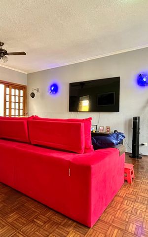 Casa à venda com 185m², 3 quartos e 2 vagas Casa à venda com 185m², 3 quartos e 2 vagasSala