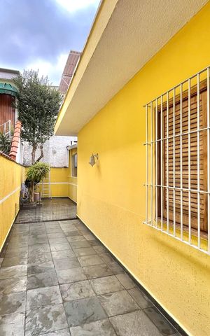 Casa à venda com 185m², 3 quartos e 2 vagas Casa à venda com 185m², 3 quartos e 2 vagasÁrea externa