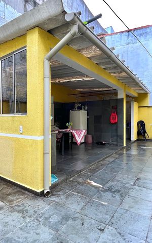 Casa à venda com 185m², 3 quartos e 2 vagas Casa à venda com 185m², 3 quartos e 2 vagasÁrea externa