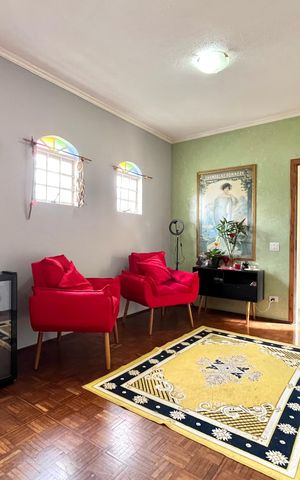 Casa à venda com 185m², 3 quartos e 2 vagas Casa à venda com 185m², 3 quartos e 2 vagasSala
