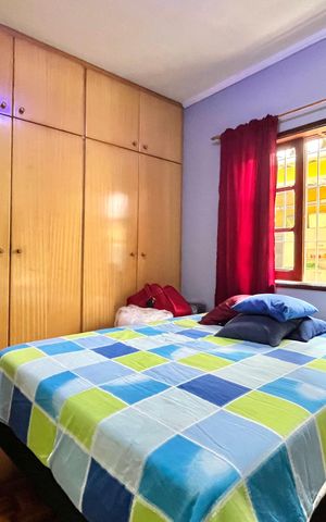 Casa à venda com 185m², 3 quartos e 2 vagas Casa à venda com 185m², 3 quartos e 2 vagasSuite