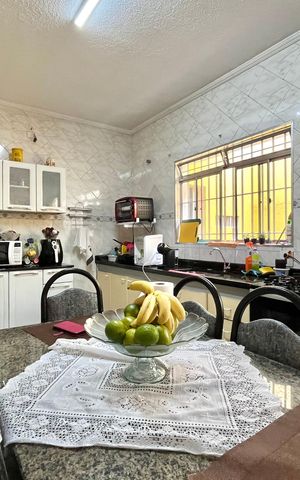 Casa à venda com 185m², 3 quartos e 2 vagas Casa à venda com 185m², 3 quartos e 2 vagasCozinha