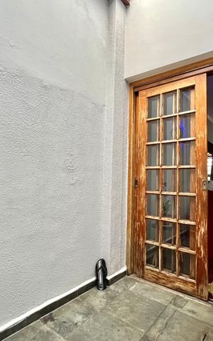 Casa à venda com 185m², 3 quartos e 2 vagas Casa à venda com 185m², 3 quartos e 2 vagasVaranda