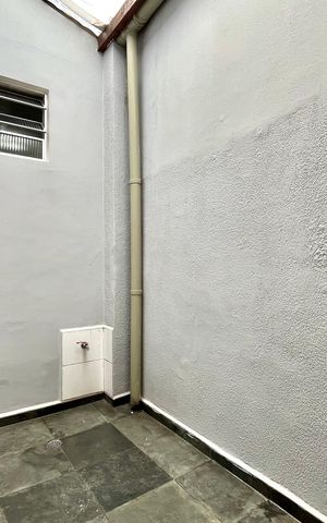 Casa à venda com 185m², 3 quartos e 2 vagas Casa à venda com 185m², 3 quartos e 2 vagasVaranda