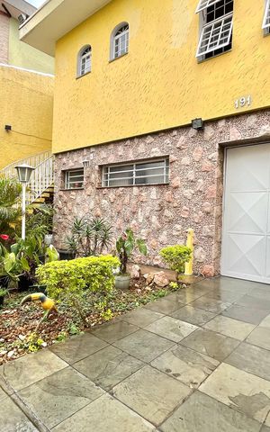 Casa à venda com 185m², 3 quartos e 2 vagas Casa à venda com 185m², 3 quartos e 2 vagasGaragem