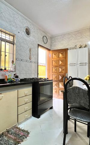 Casa à venda com 185m², 3 quartos e 2 vagas Casa à venda com 185m², 3 quartos e 2 vagasCozinha