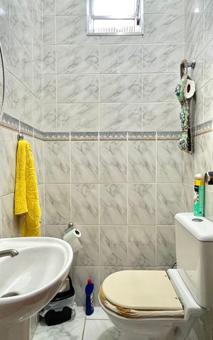 Casa à venda com 185m², 3 quartos e 2 vagas Casa à venda com 185m², 3 quartos e 2 vagasLavabo