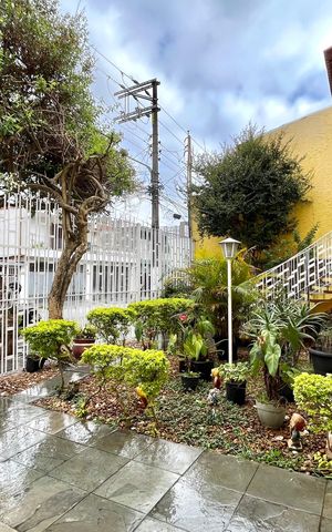 Casa à venda com 185m², 3 quartos e 2 vagas Casa à venda com 185m², 3 quartos e 2 vagasGaragem