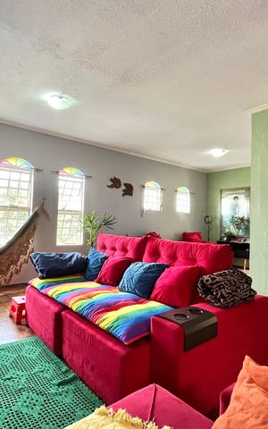 Casa à venda com 185m², 3 quartos e 2 vagas Casa à venda com 185m², 3 quartos e 2 vagasSala