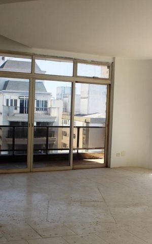 Apartamento à venda com 642m², 3 quartos e 6 vagas Apartamento à venda com 642m², 3 quartos e 6 vagasSala