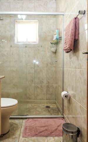 Casa à venda com 250m², 3 quartos e 2 vagasBanheiro Social