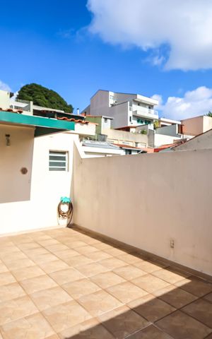 Casa à venda com 250m², 3 quartos e 2 vagasVaranda 2